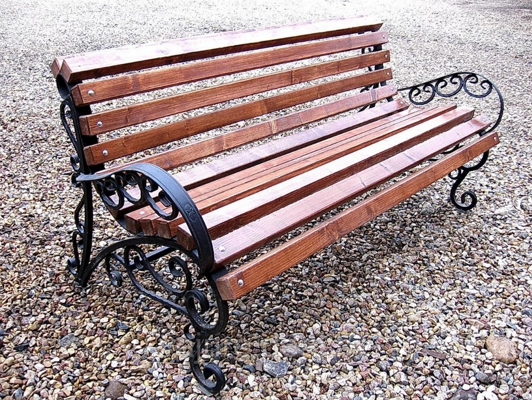 Кованые уличные скамейки